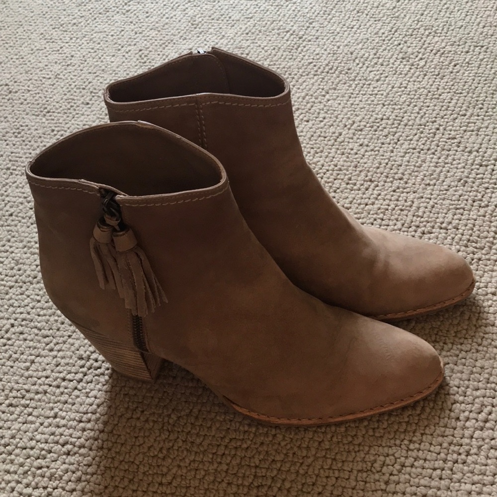 Stuart Weitzman suede ankle boots w/fringe tassel